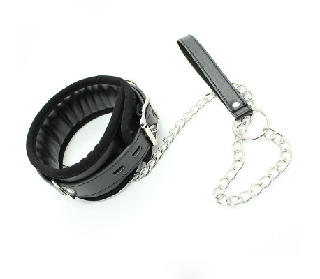 Collar con Correa de Metal e Interior Acolchado Negro